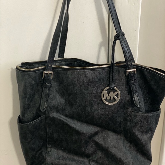 Michael kors purse - Picture 3 of 4